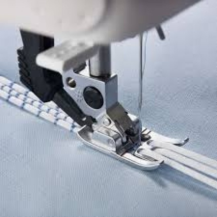 PIEDE PER CORDONCINI CON TRE FORI PFAFF PER SISTEMA IDT